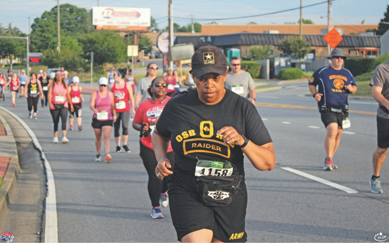 people running a race