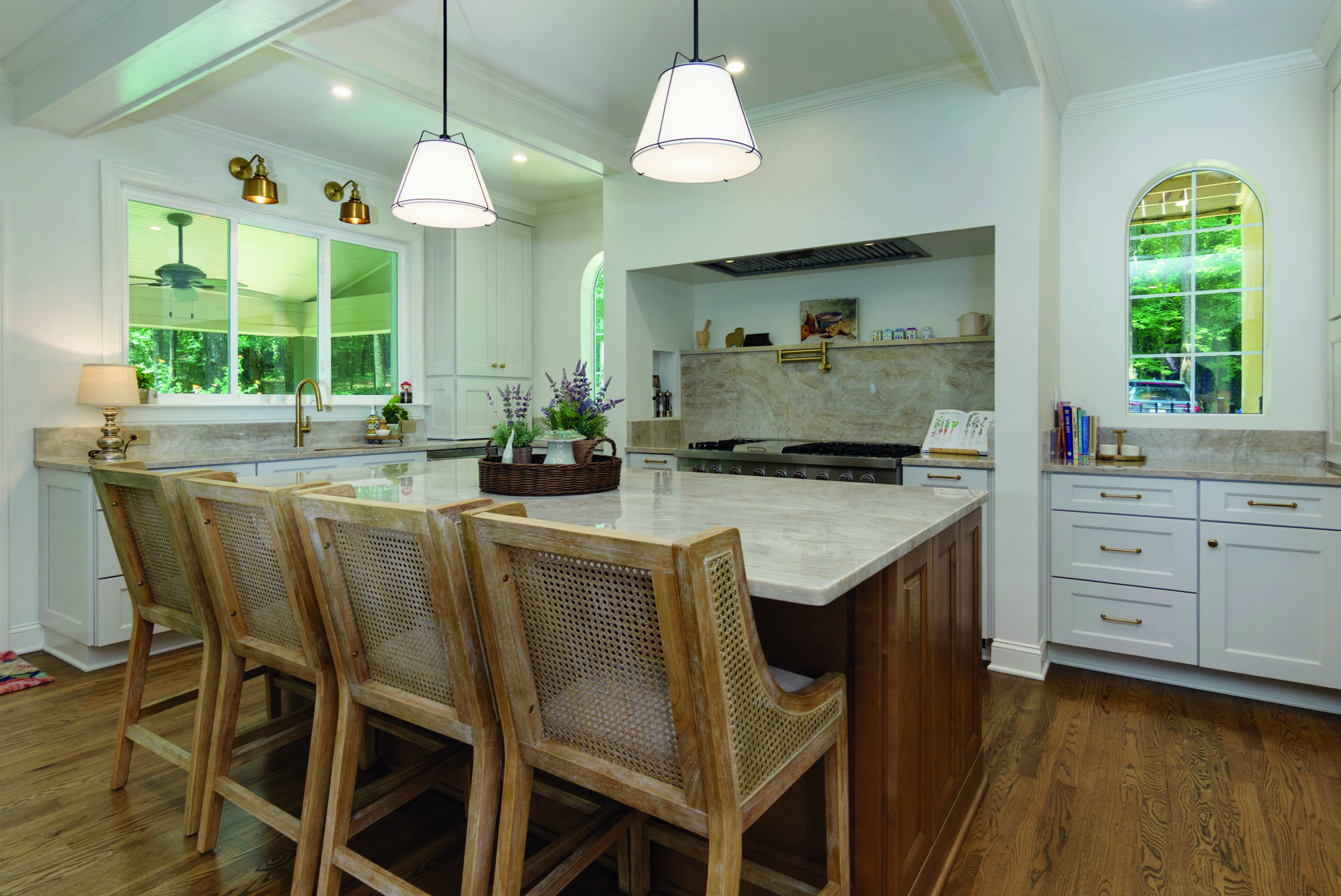 Creative Cabinets & Fine Finishes